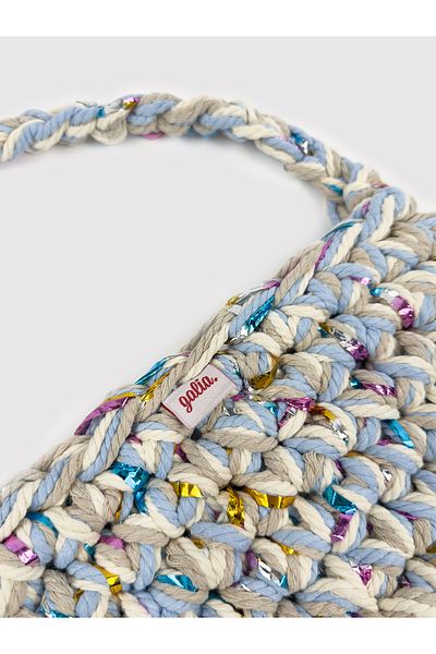 Galia Tasarım Sky Confetti – Geantă de macrame tricotată manual (albastru pastel și detaliu strălucitor)