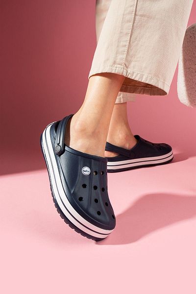 FUGA MODA Eflora Navy Blue διάτρητη γραμμή ανάγλυφη πολυουρεθάνη με κλειστή μπροστινή πλευρά Παντόφλες και σανδάλια δαπέδου