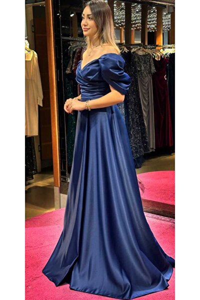 Abiyeniall Lacivert Düşük Kollu Anvelop Yırtmaçlı Kloş Etekli Saten Uzun Abiye Elbise 7568