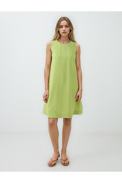 Jimmy Key Green Relaxed Cut Round Neck Sleeveless Midi Dress