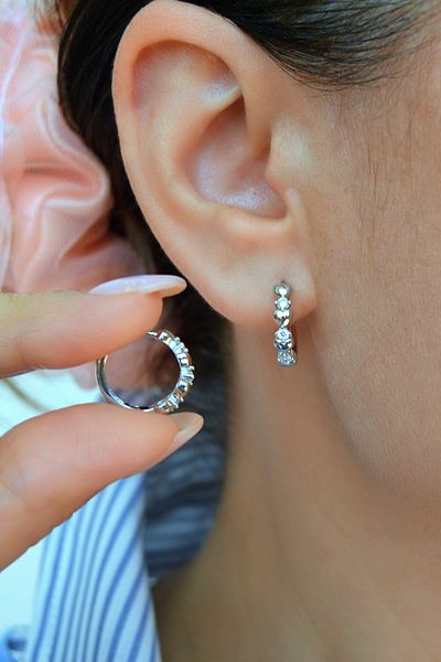 Sacce Scarves&Accessories Row Heart Hoop Earrings – Zircon Stone