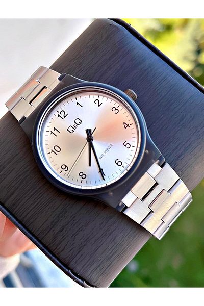 Q&Q Men's Metal Cord Wristwatch