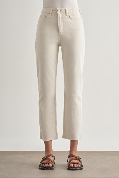 Mizalle Kesik Paça Mom Fit Ekru Denim Pantolon