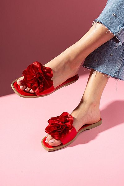 FUGA MODA Vedora Red Fabric Rose Accessory Slippers