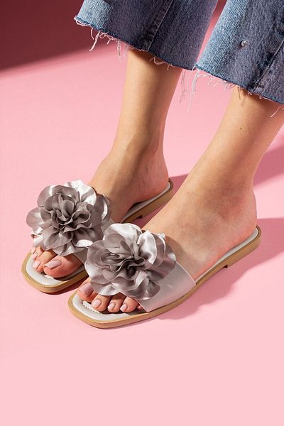 FUGA MODA Vedora Gray Fabric Rose Accessory Slippers