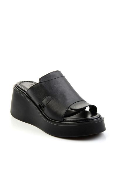 Bambi Black Leather Women's Slippers K04359022303