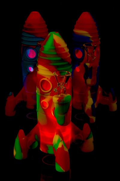 OEM Bong pulseaza in ritmul muzicii Rocket Rasta cu Led