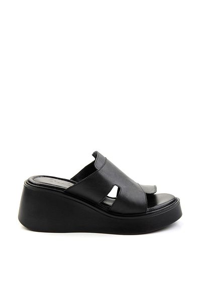 Bambi Black Leather Women's Slippers K04359022303