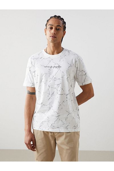 LC Waikiki New Season Crew Neck εμπριμέ χτενισμένο βαμβακερό ανδρικό Tisort - S5FE42Z8