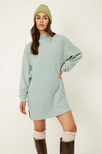 No Matter What Weiches, schlichtes Kleid mit halbrolliertem Ausschnitt