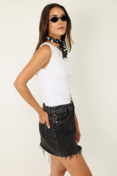 No Matter What T-Shirt mit asymmetrischem Kragen und Falten