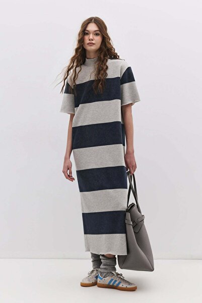 No Matter What Gestreiftes Midikleid mit geschlossenem Ausschnitt und Schlitz