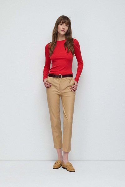 No Matter What Gerippte, langärmlige, rückenfreie Bluse mit Schnallendetail