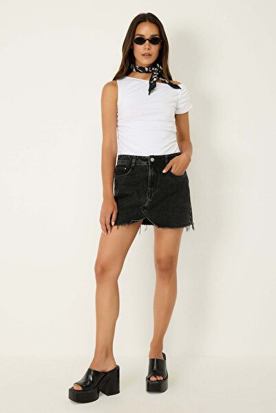 No Matter What T-Shirt mit asymmetrischem Kragen und Falten