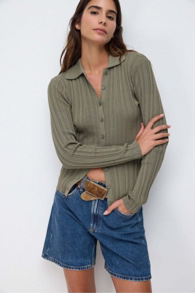 No Matter What Strickbluse mit Knöpfen und Rollkragen