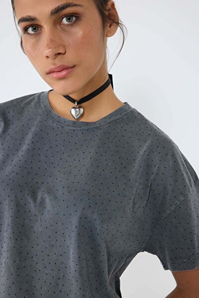 No Matter What Kurzes T-Shirt mit Steinstickerei