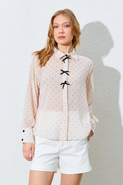 EDITION WOMAN بلوزة شيفون منقطة بتفاصيل شريط حجري |   إيك100171819