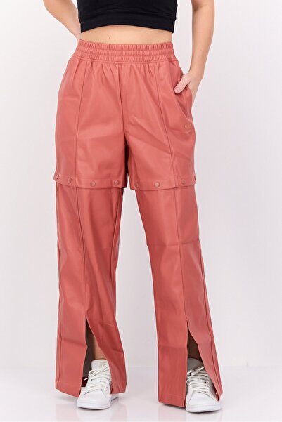 adidas بنطال رياضي نسائي مناسب للأنشطة الخارجية مصنوع من الجلد الصناعي، لون خ...