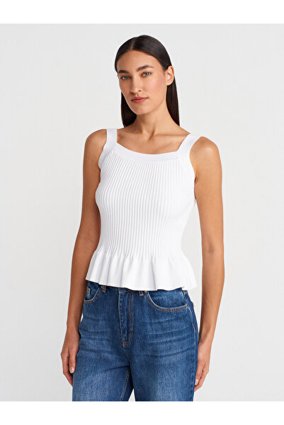 Dilvin 10775 Kare Yaka Askılı Fırfırlı Triko Bluz-Beyaz