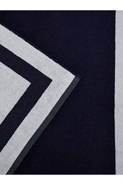 Guess Dámský plážový ručník s logem v námořnické modré