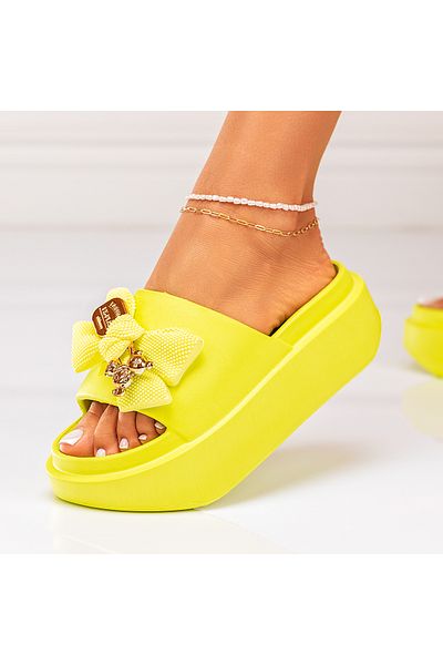 Lush Fashion Women's Foam Slippers