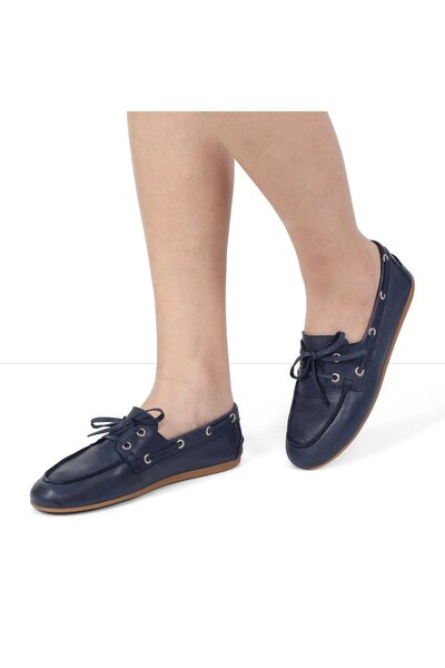 Celal Gültekin Kadın Lacivert Bağcıklı Deri Ayakkabı