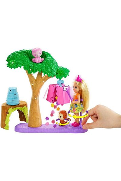mattel Barbie Chelsea The Lost Birthday Playset, Chelsea on her birthday