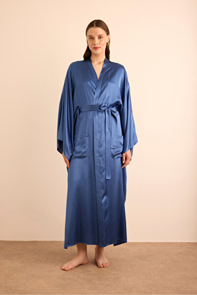 Aker Yanları Yırtmaçlı Saten Sabahlık