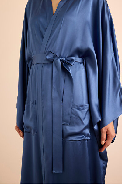 Aker Yanları Yırtmaçlı Saten Sabahlık