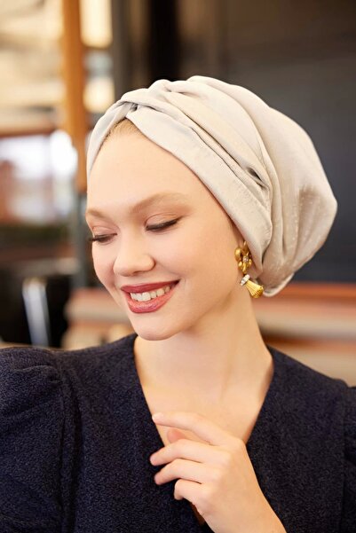 ladrans Kare Jakarlı Gümüş İpek Dolgulu Gri Bone