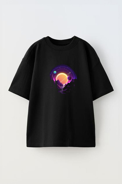 Anetos Μαύρο Oversized T-shirt Saturn Με Τύπωμα Ανάμεσα Στα Βουνά