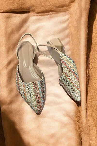 AYENDE MODA حذاء بكعب منخفض ذو مظهر رفيع متعدد الألوان وكعب مفتوح من الخلف