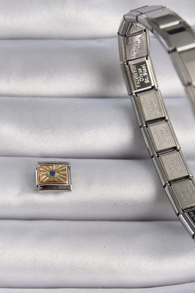 Avantaj Kapıda 316L Steel Silver Color Gold Eye Embroidered Nomination Charm