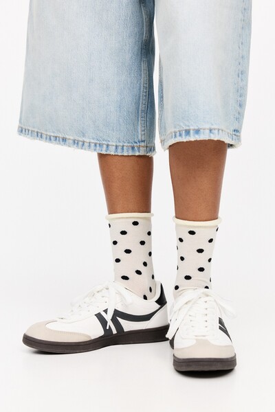 Pull & Bear Puantiye desenli ince çorap