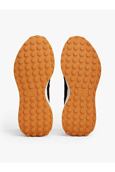 Tommy Hilfiger حذاء رياضي تومي هيلفيغر نسائي أسود اللون برقبة منخفضة