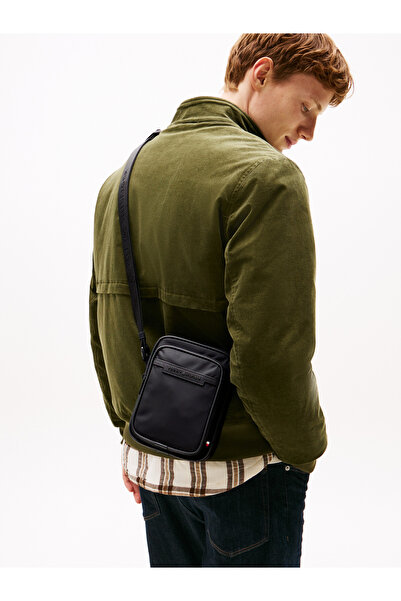 Tommy Hilfiger حقيبة تومي هيلفيغر ريبورتر ميني سوداء للرجال