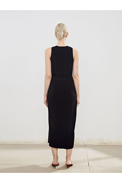 LC Waikiki New Season from Güli̇s Gi̇yi̇m Black V-Neck Textured Belted Dress