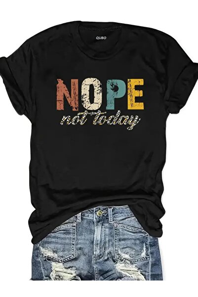 qubo sportswear & company تيشيرت أسود مطبوع عليه صورة للجنسين من كيوبو، بياقة...