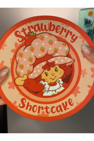 westartic Strawberry Shortcake Çilek Kız 4´lü Kupa, Mousepad, Bardak Altlığı ve Çanta Seti Konsept Hediyelik