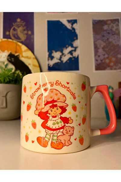 westartic Strawberry Shortcake Çilek Kız 4´lü Kupa, Mousepad, Bardak Altlığı ve Çanta Seti Konsept Hediyelik