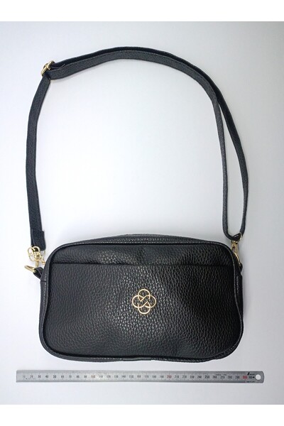 stilyy حقيبة كتف ذات مقصورتين بتفاصيل مونوغرام باللون الأسود