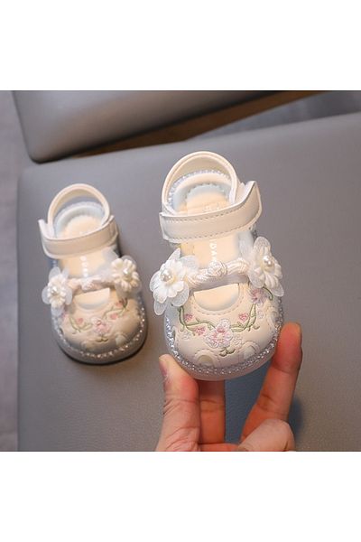 Superbaby Sandale ivoire cu flori brodate si perlute pentru fetite – elegante si confortabile