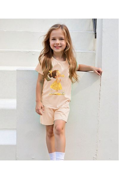 bebekpare Girl's Beige Tshirt-Shorts Set Girl Holding Flowers