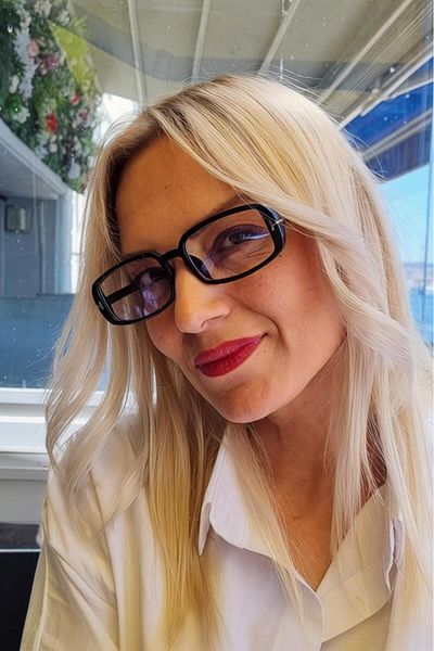Uniquetrenders Women's Olivia Blue Light Protection Relaxing Rectangular Model Display Glasses