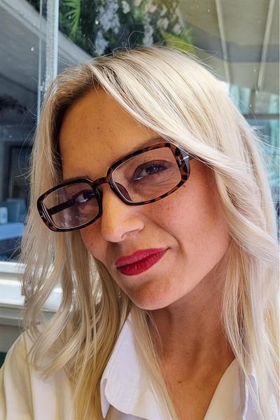 Uniquetrenders Women's Olivia Blue Light Protection Relaxing Rectangular Model Display Glasses