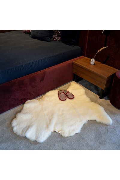 LUXUSKIN Ivory sheepskin – short hair