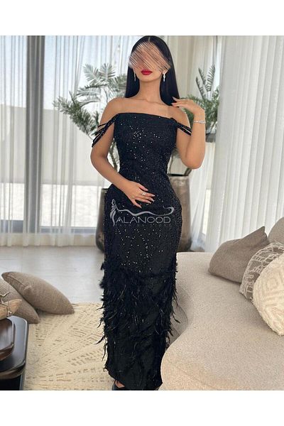 ALANOOD FASHION Navy and black evening dress with feathers and a beaded detail - Al Anoud: Beauty and elegance with a sophisticated touch for the modern woman