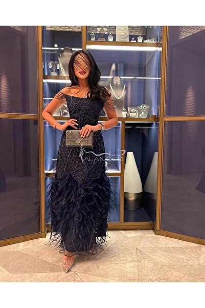 ALANOOD FASHION Navy and black evening dress with feathers and a beaded detail - Al Anoud: Beauty and elegance with a sophisticated touch for the modern woman