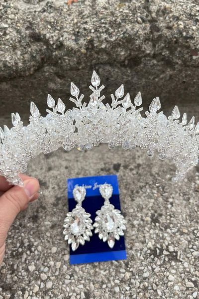 Hobigram Belicia Transparent Crystal Bridal Henna Crown Special Occasion Accessory Women's Crown and Wide Shuttle Earring Set
