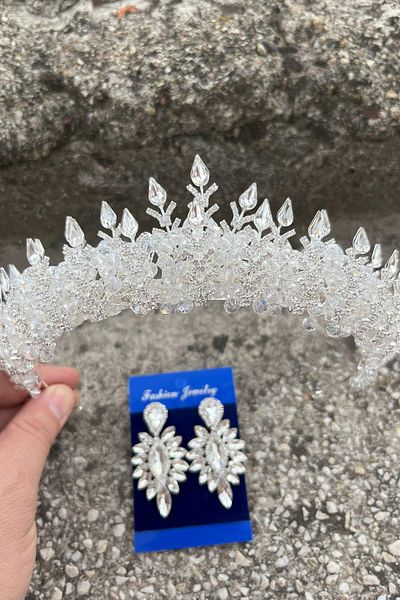 Hobigram Belicia Transparent Crystal Bridal Henna Crown Special Occasion Accessory Women's Crown and Thin Shuttle Earring Set